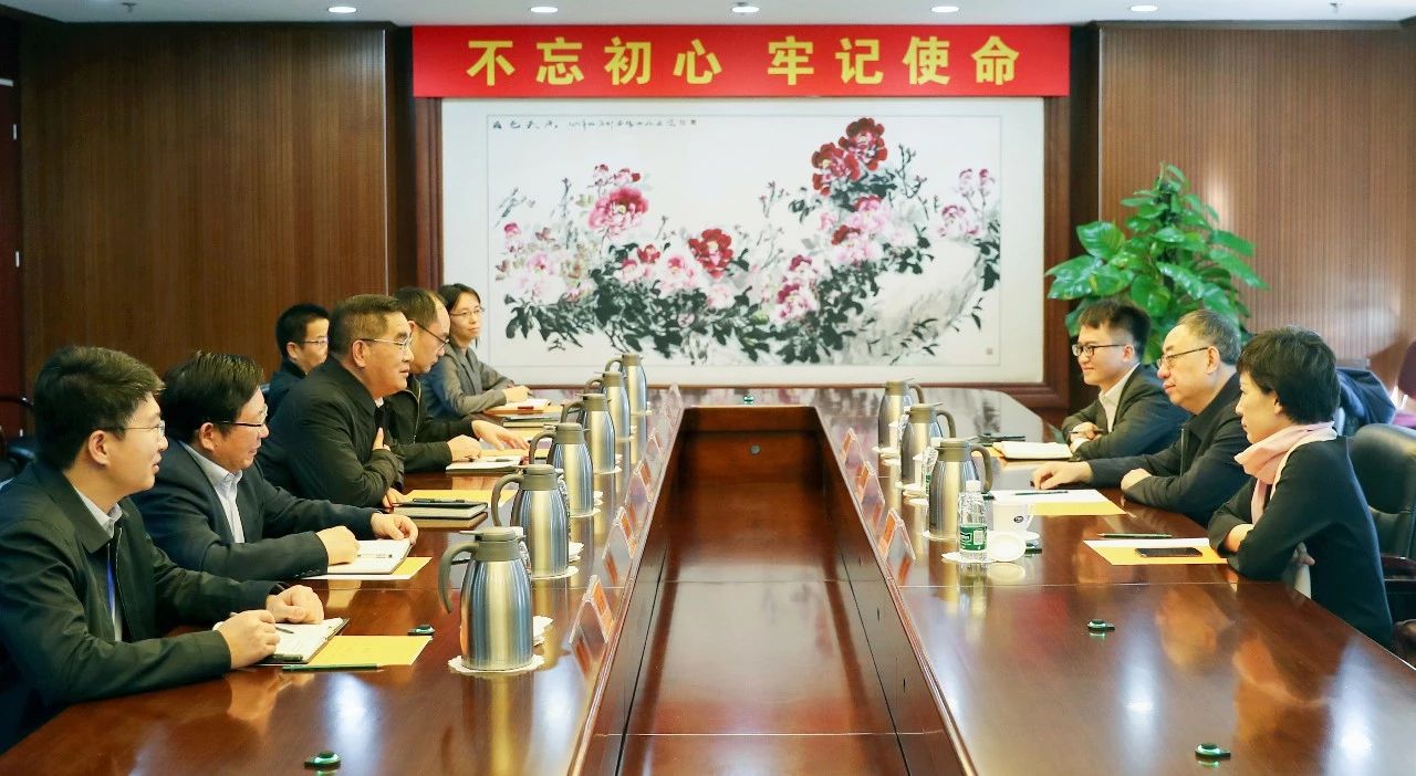 姜仁鋒會(huì)見中國國新黨委委員、總會(huì)計(jì)師劉學(xué)詩 
