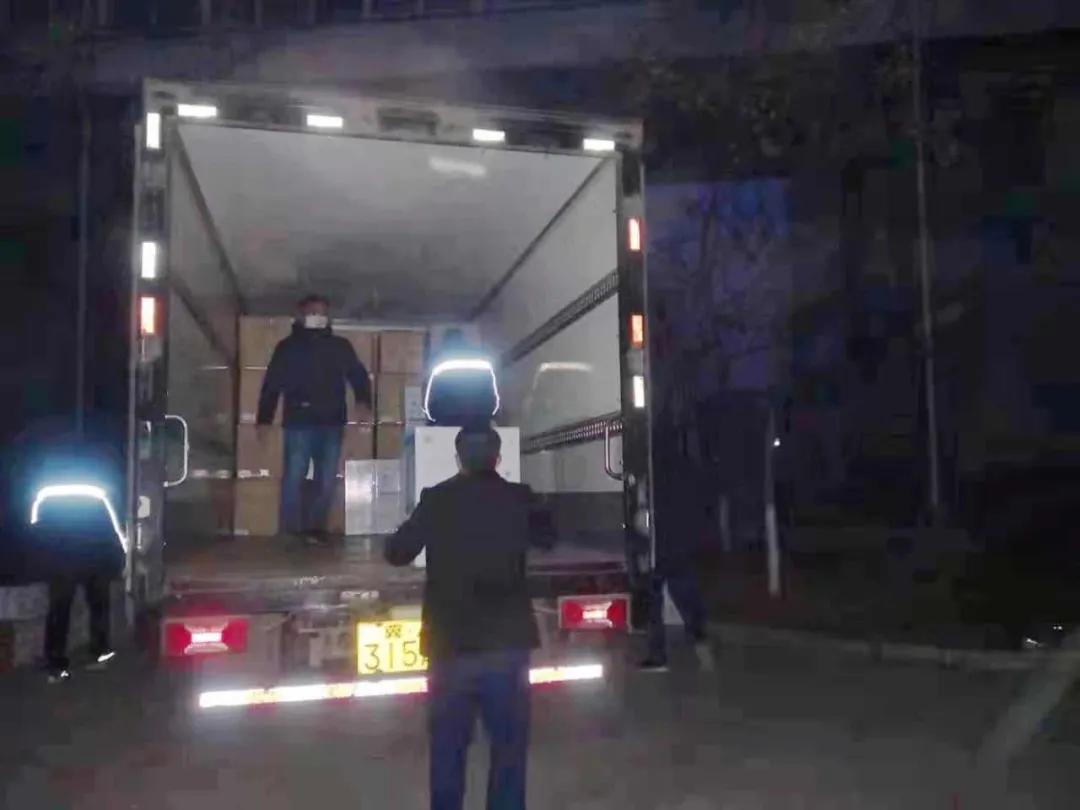 這樣深夜連續(xù)作業(yè)，已堅(jiān)持了多日
